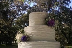The most perfect backdrop for your wedding cake.  Oak trees!